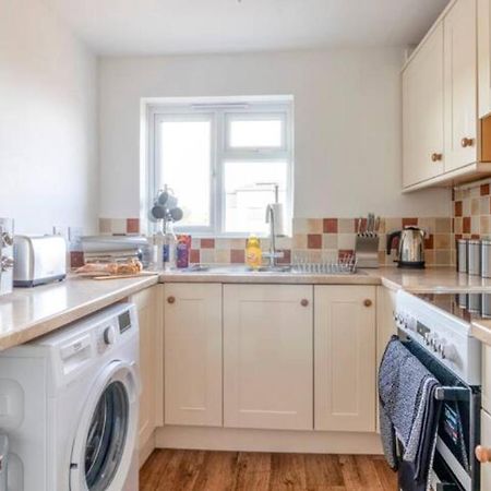 Large Sea View 2 Bedroom Sleeps 6 - Free Parking Bournemouth Exterior photo