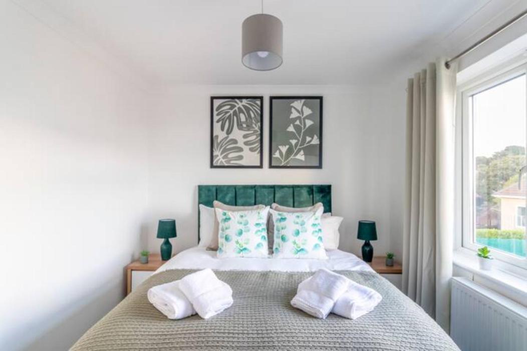 Large Sea View 2 Bedroom Sleeps 6 - Free Parking Bournemouth Exterior photo
